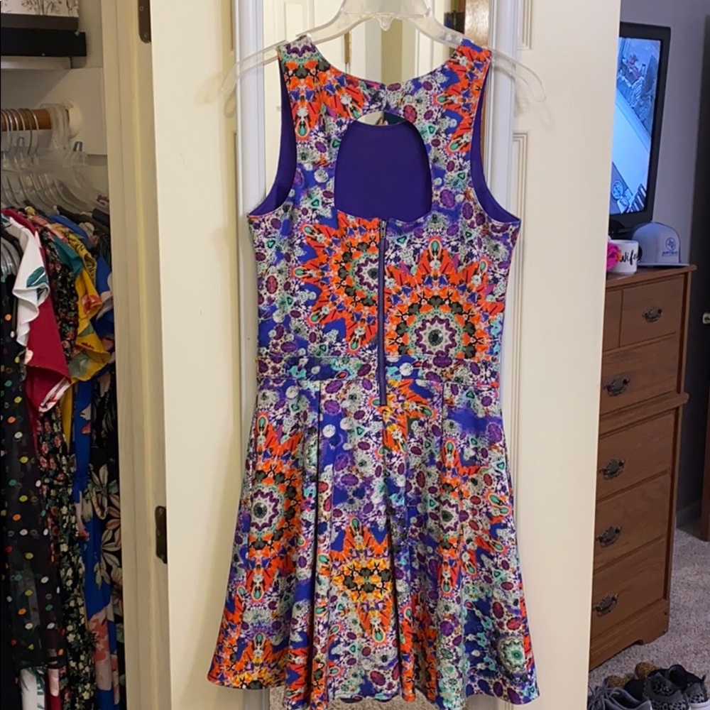 Dress - Picture 3 of 6